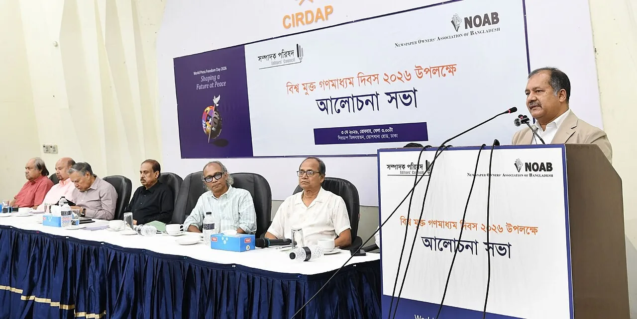 সংবাদপত্র ও সংবাদকর্মীর প্রতীকী ছবি