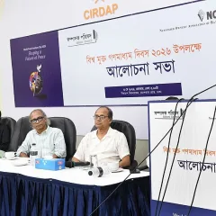 সংবাদপত্র ও সংবাদকর্মীর প্রতীকী ছবি