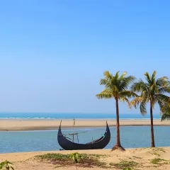 কক্সবাজারের উপকূলীয় সৈকত ও সড়ক